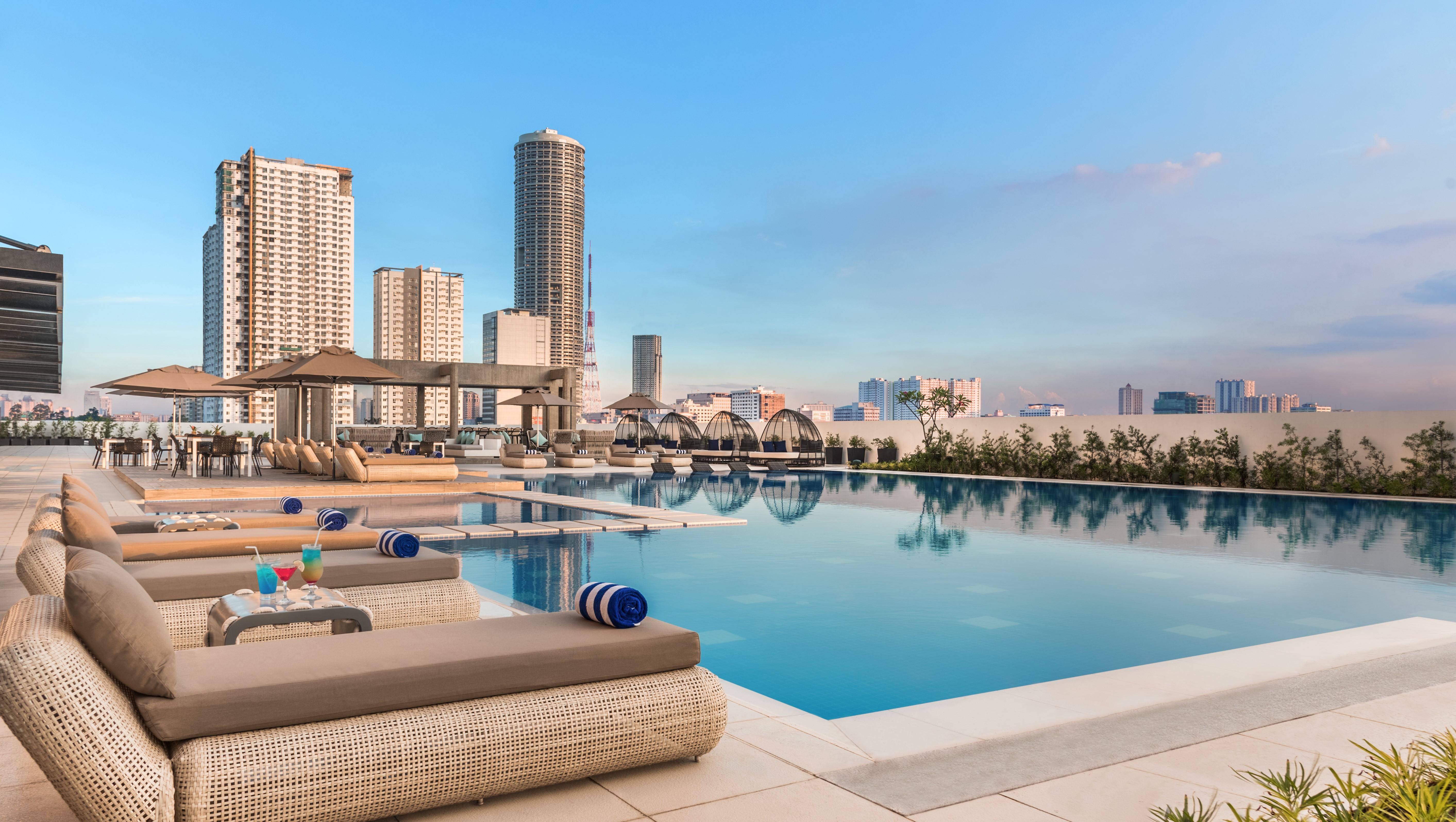 Seda Vertis North Кесон-Сіті Екстер'єр фото The Infinity Pool at the 10th floor of the hotel