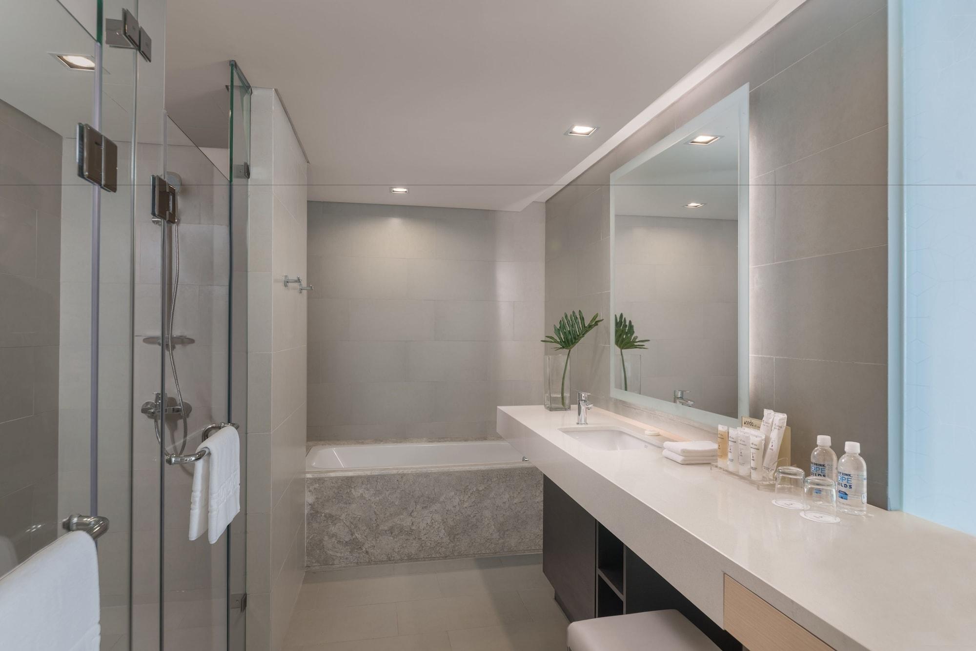 Seda Vertis North Кесон-Сіті Екстер'єр фото Bathroom