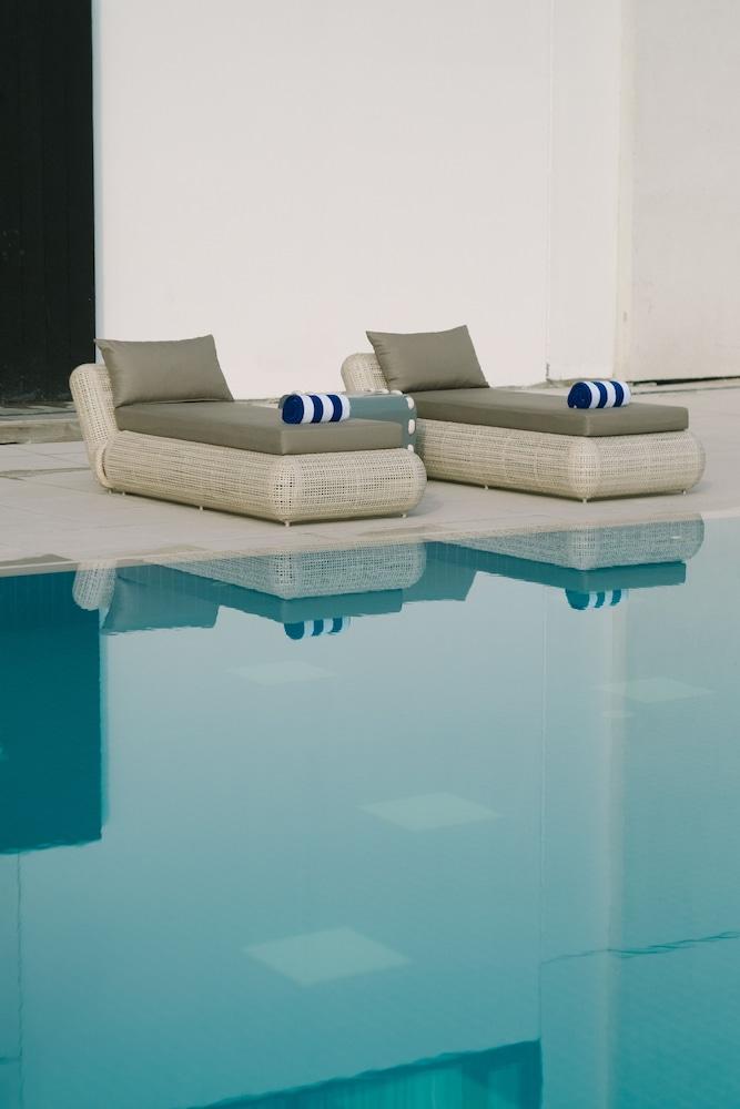 Seda Vertis North Кесон-Сіті Екстер'єр фото Pool furniture