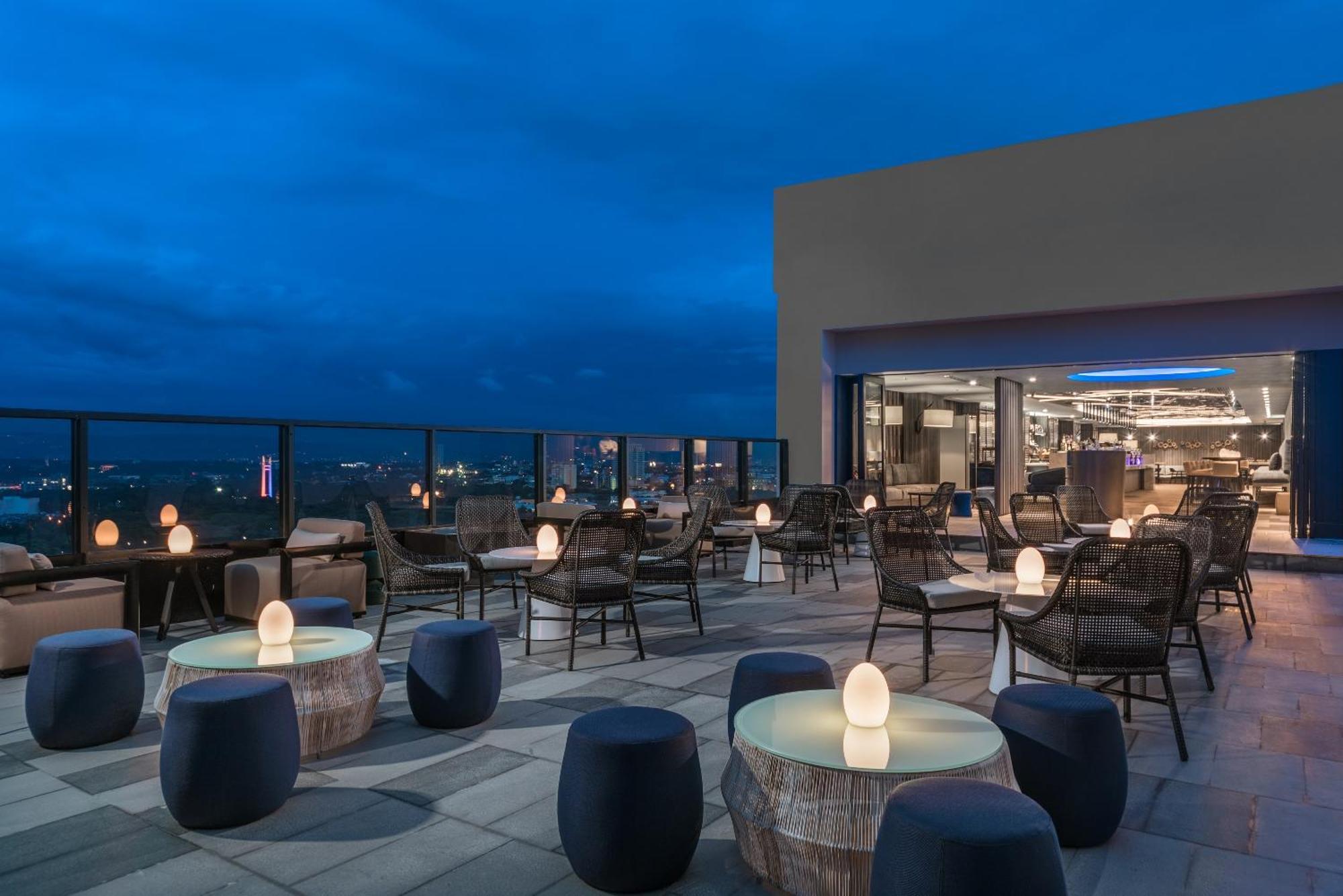 Seda Vertis North Кесон-Сіті Екстер'єр фото The rooftop bar